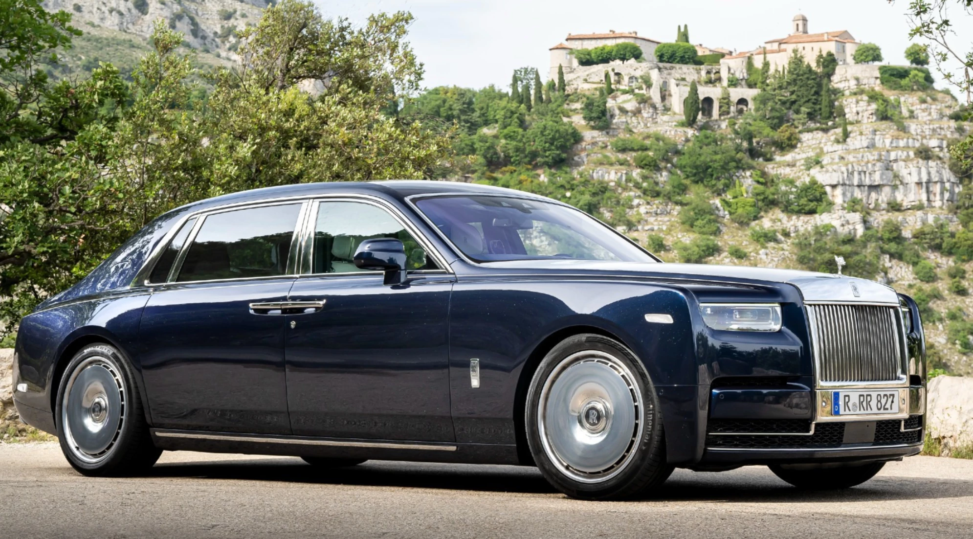 Cận cảnh Rolls-Royce Phantom VIII vẫn đóng băng sau 2 năm chào bán
